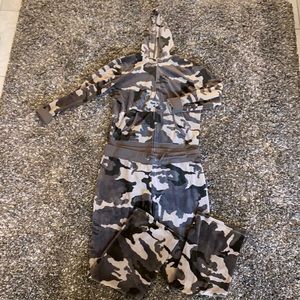 THE PANTS ARE AN EXTRA LARGE.